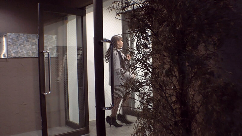 「【素人】オートロック侵入レイプ映像｜中出し・イラマチオで犯される衝撃作品【凌辱】」のサムネイル