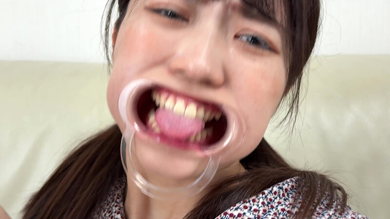 「【水月みお】素人お姉さんをナンパ!初めての喉奥体験と舌・八重歯観察の個人撮影動画」のサンプル画像19枚目