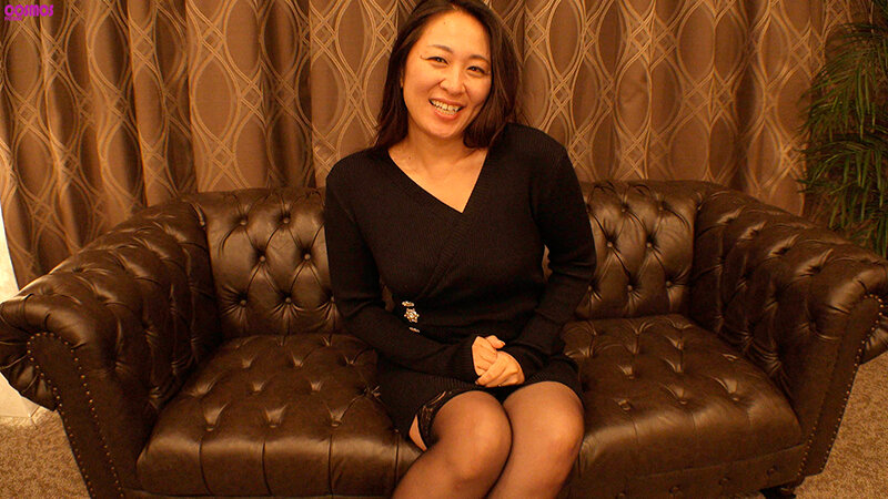 「【人妻熟女】43歳子持ち奥様カエデさんが潮吹き・中出し・乱交で乱れる濃厚プレイ」のサンプル画像13枚目