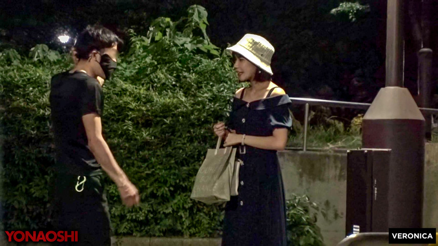 「【素人】悪質転売ヤーみなみの衝撃映像！話題の美女が魅せるプライベート暴露動画」のサンプル画像2枚目