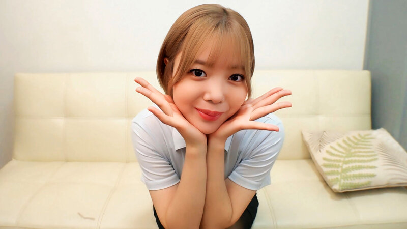 「素人巨乳お姉さんのオナニー見せつけ|パイパン美女が恥じらいながら自慰を披露する興奮映像」のサンプル画像6枚目