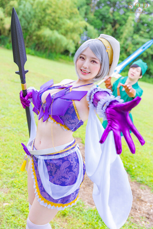 「恋渕ももなが爆乳コスプレで魅せる異世界ファンタジー！巨乳フェチ必見の濃厚プレイ」のサンプル画像2枚目