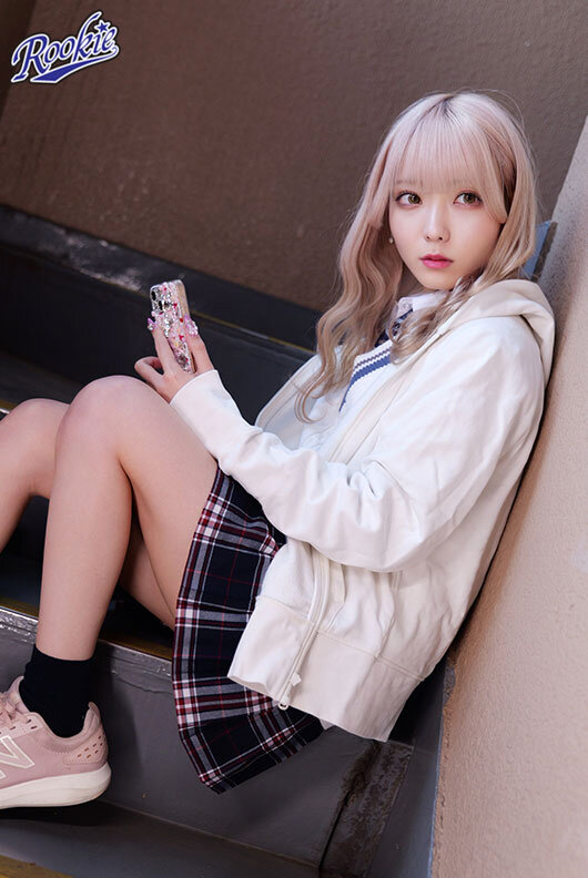 「藍瀬ミナ 小柄ギャル美乳パパ活女子に中出し&フェラ ミニ系生意気娘をお持ち帰り」のサムネイル