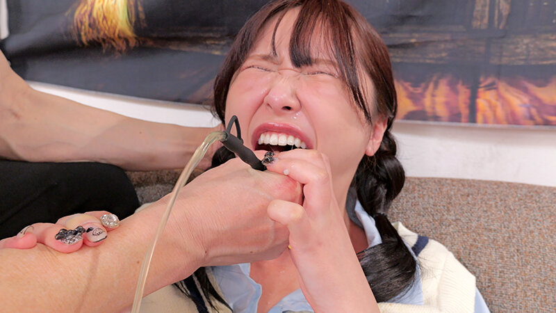 「清巳れの 3P・4Pで魅せる濃厚フェラ&イラマチオ!喉奥責めの過激プレイ動画」のサンプル画像5枚目