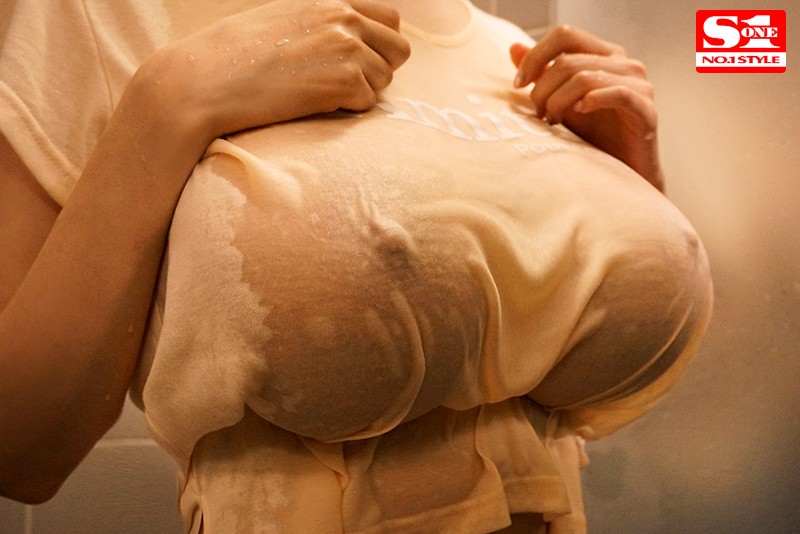 「安齋ららのJカップ巨乳パイズリが最高！スレンダー美女の神乳フェチプレイ動画」のサンプル画像5枚目