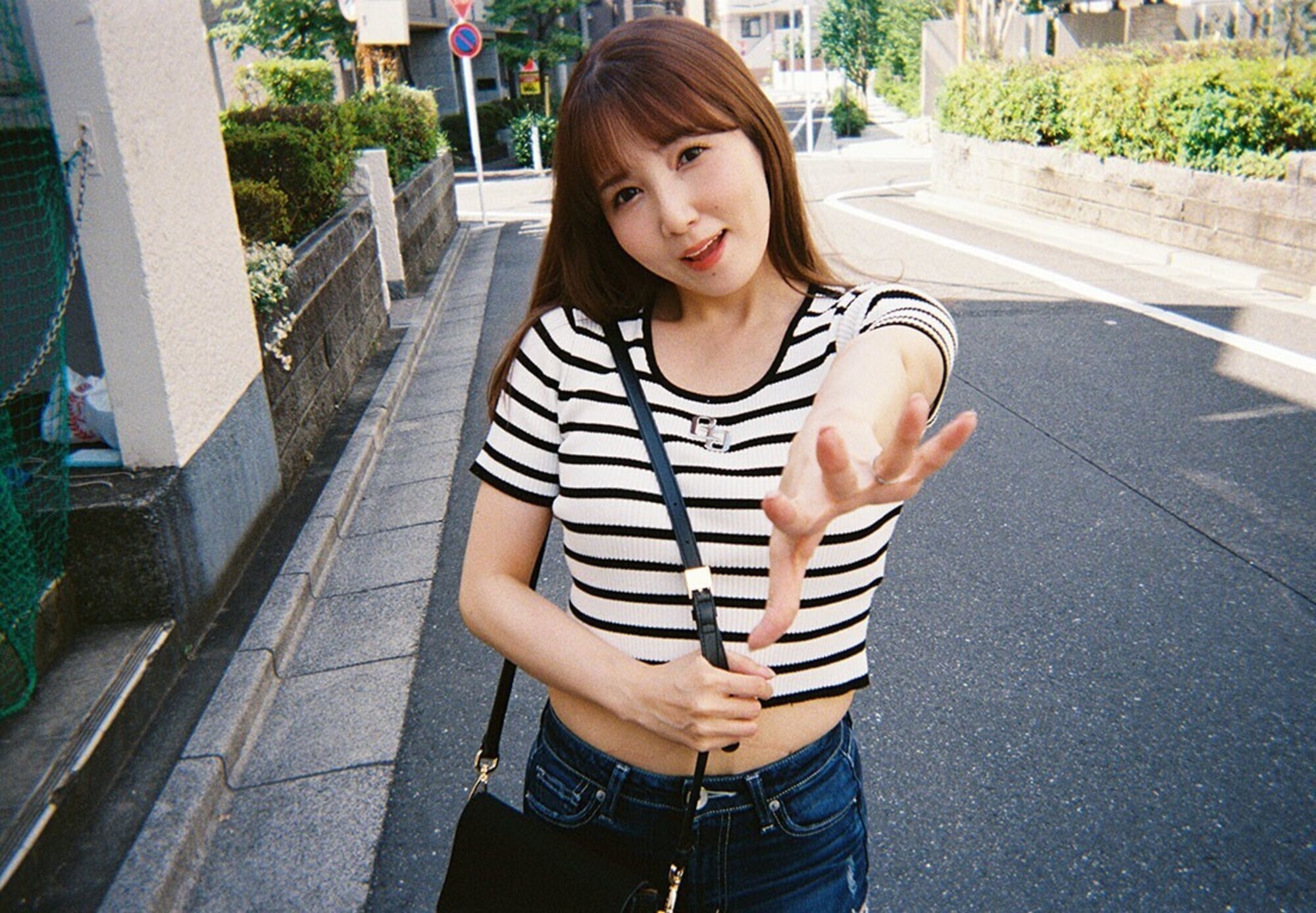 「自宅で潮吹きしたくないからラブホで思いっきり潮吹きしたい!人妻セフレ友田彩也香と夜から朝にかけて1泊2日のイチャびちゃ不倫デート」のサンプル画像4枚目