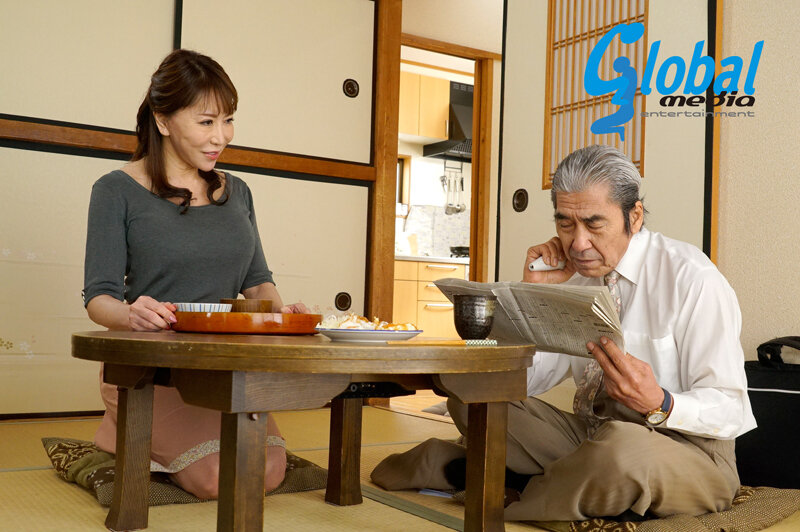 「沢田麗奈が魅せる禁断の母子愛 五十路熟女の寝取られドラマ NTR好き必見の濃厚作品」のサムネイル