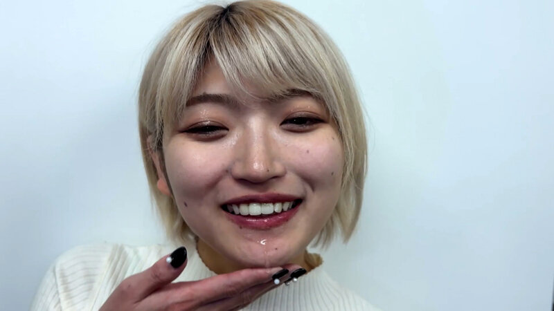 「【素人】美容部員お姉さんはるのちゃんの口内観察プレイ｜街角ナンパ企画で見せる恥じらい」のサンプル画像20枚目