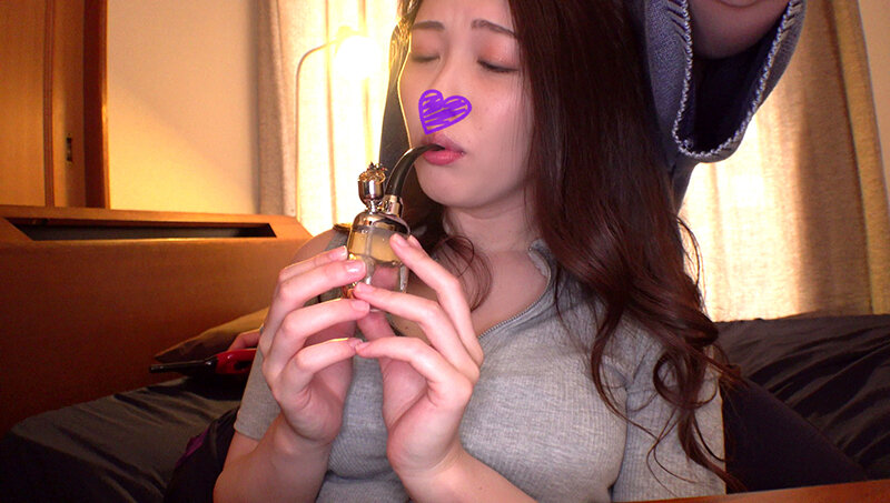 「【素人】巨乳美女マユカが媚薬で乱れるオナニー＆中出しセックス【無修正】」のサンプル画像1枚目