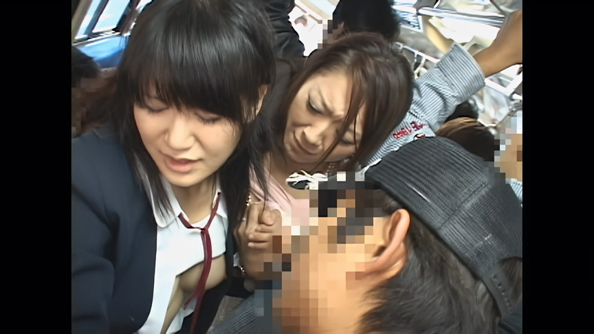 「【AIリマスター】痴●されても拒めない手をつないだ母娘を感じさせろ！！」のサンプル画像4枚目