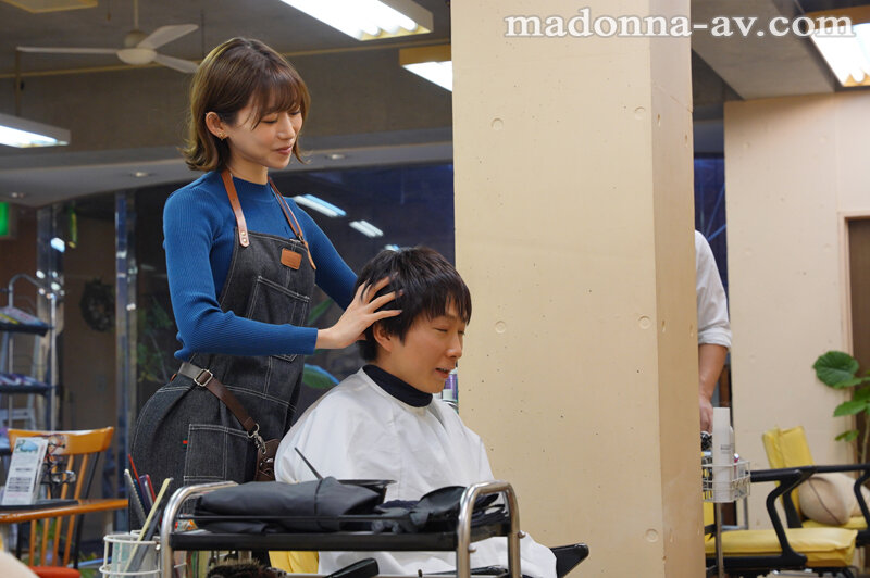 「黒川すみれ 人妻美容師が中出しを誘惑!熟女痴女の特別サービスに悶絶」のサムネイル