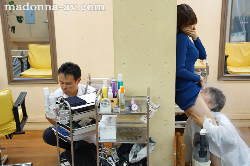 「黒川すみれ 人妻美容師が中出しを誘惑！熟女痴女の特別サービスに悶絶」のサンプル画像7枚目