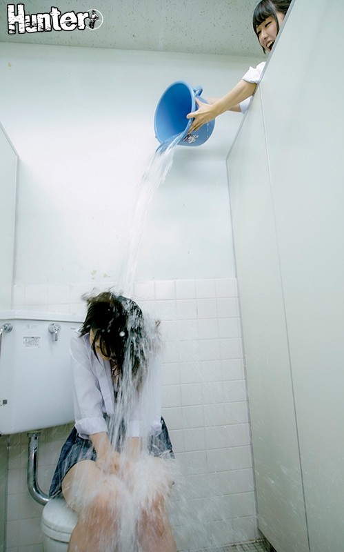 「【女子校生】清楚な制服美少女が3P・4Pで連続中出しされる公開調教プレイ」のサンプル画像2枚目