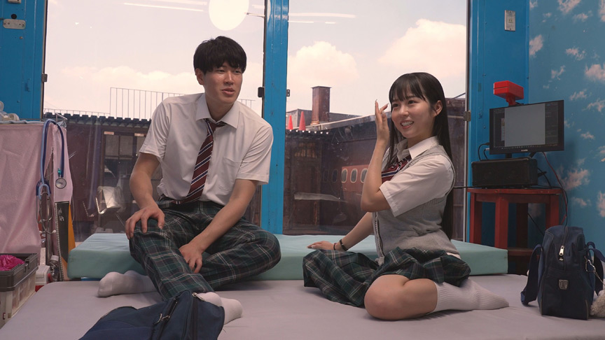 「【素人企画】禁断の関係カップルが挑む保健体育クイズ！マジックミラー号で最後の一線を越える？さき＆泰司編」のサムネイル