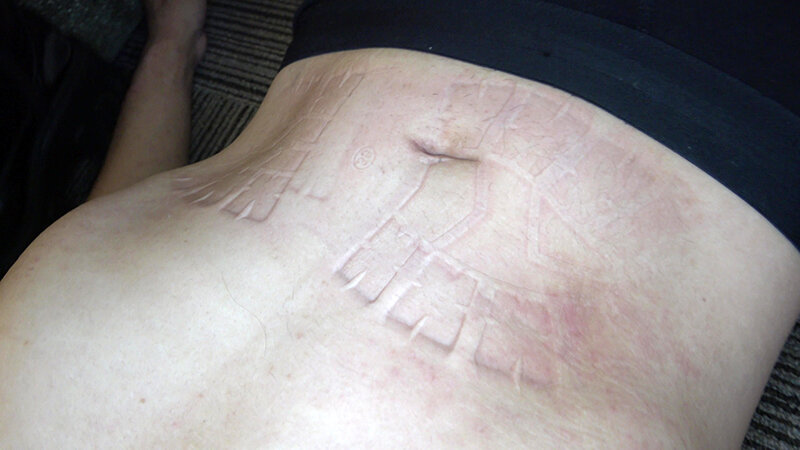 「関西弁お嬢様系美少女のドS責め!ニーソックス素人娘による踏みつけ・靴舐め調教でM男悶絶」のサンプル画像11枚目