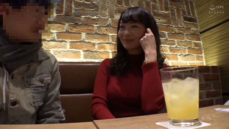 「若杉心南 巨尻人妻が電マで連続絶頂！キス好き奥様をナンパして中出しアクメ」のサムネイル