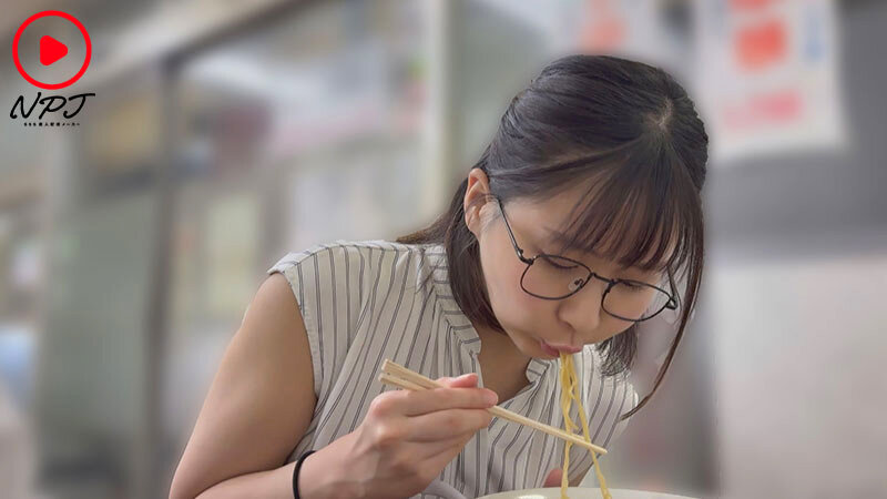 「地味メガネの素人巨乳OLと中出しマッチング！朝まで激しく求められる濃厚セックス体験」のサンプル画像1枚目