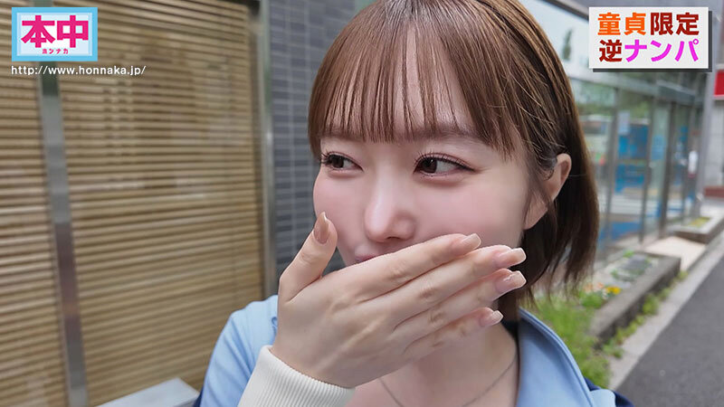 「【小栗操】巨乳美女が街で童貞を逆ナンパ!パイズリ責めに耐えたら中出しご褒美の筆おろし企画」のサンプル画像1枚目