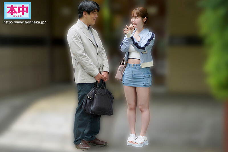 「【小栗操】巨乳美女が街で童貞を逆ナンパ!パイズリ責めに耐えたら中出しご褒美の筆おろし企画」のサンプル画像2枚目