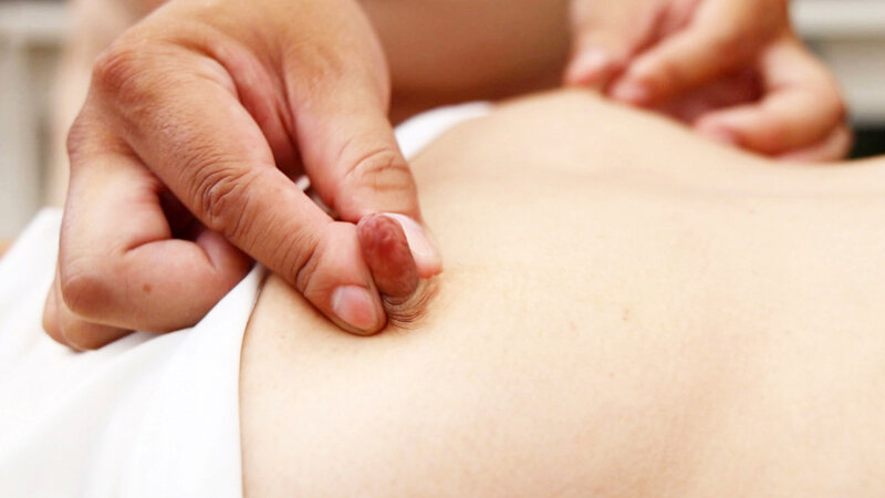 「スレンダーギャル微乳美女の野外露出プレイ|恥じらい露出紀行で敏感乳首責めに悶える貧乳娘」のサンプル画像10枚目