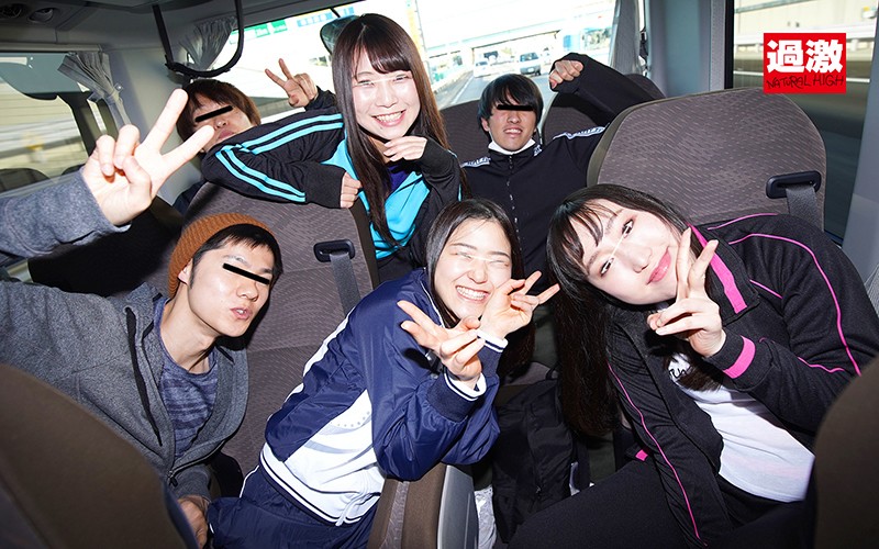 「ビッチな女子校生マネージャーが部活合宿で乱交＆野外露出プレイに挑戦する衝撃映像」のサムネイル