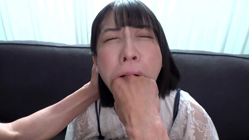 「湊波流が3P・4Pで拘束責め！美少女バニーガールのスレンダー微乳M女が激しいイラマチオに挑戦」のサンプル画像2枚目