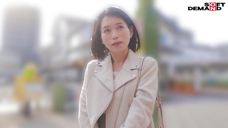 「小泉玖美が3P・4Pで乱れる!人妻お母さんがイラマチオ拘束で快楽に溺れる背徳不倫」のサンプル画像4枚目