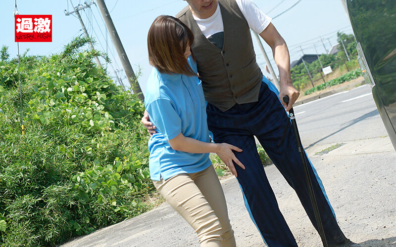 「巨乳介護士との濃厚キス・接吻シーン集|送迎車内で繰り広げられる禁断の密着プレイ」のサンプル画像2枚目