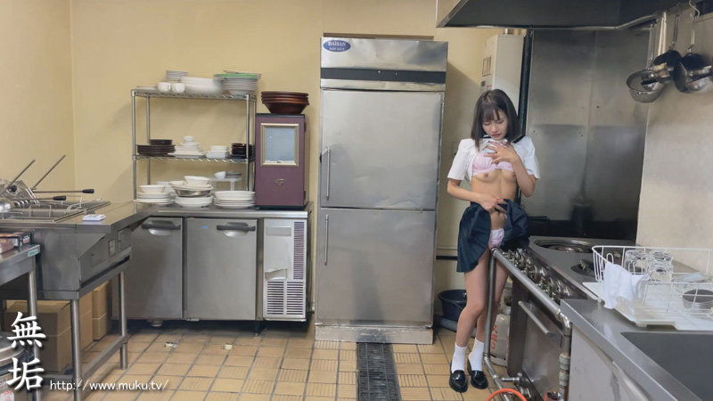 「【盗撮】制服美少女10人の秘密オナニー隠し撮り｜蓮見天・倉本すみれ他｜女子校生の無防備な自慰230分」のサンプル画像8枚目