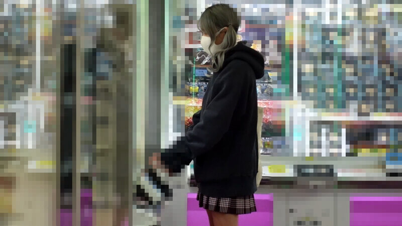 「【素人JK】制服女子校生ギャルの電車パンチラ盗撮からハメ撮り中出し3Pまで完全収録」のサムネイル