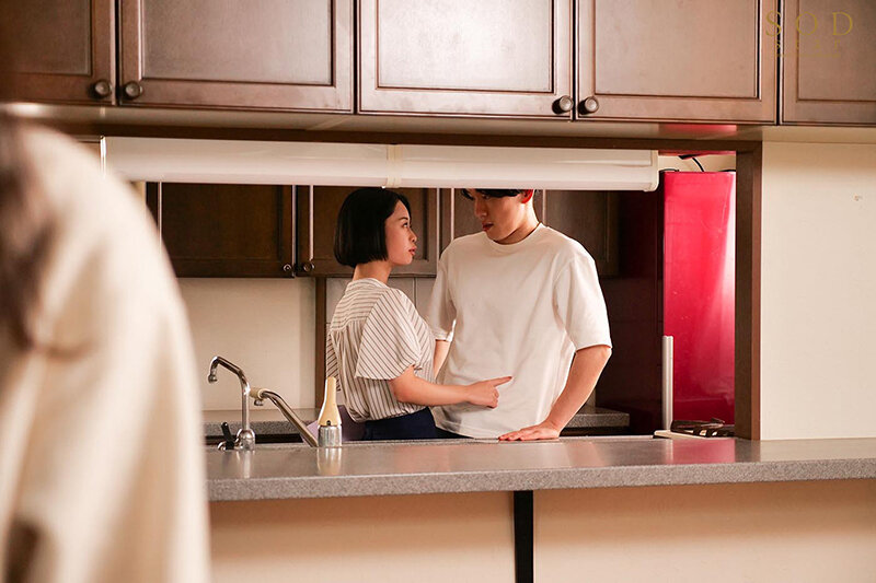 「【MINAMO】巨乳OL痴女が騎乗位で中出しNTR！彼氏を寝取る不動産レディの誘惑プレイ」のサンプル画像3枚目