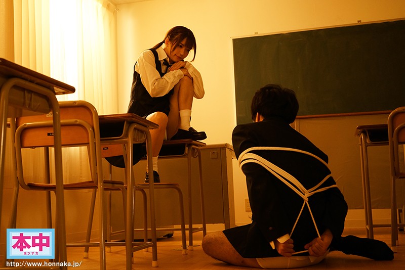 「麻里梨夏・富田優衣が制服痴女プレイで中出し3P！支配される青春SEX体験」のサムネイル