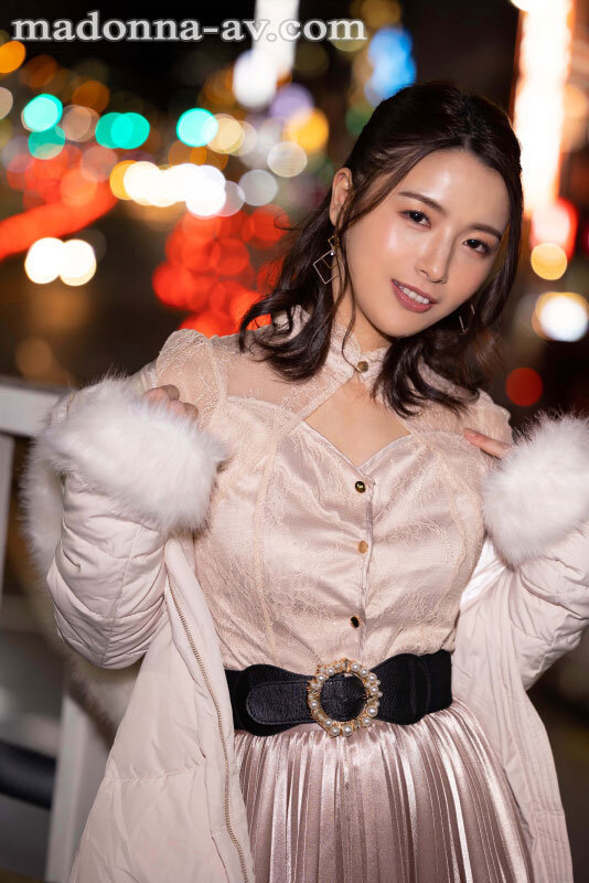 「【向井藍】痴女人妻が逆ナンパで中出し懇願！熟女の誘惑に耐えられない男たち」のサンプル画像20枚目