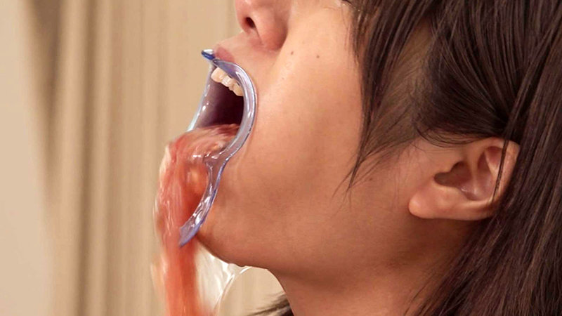 「志木あかね 学生服姿で拘束イラマチオ調教 潮吹き絶頂する美少女の過激プレイ」のサンプル画像2枚目