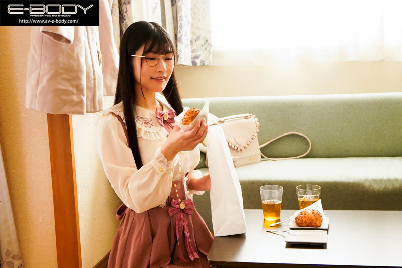 「胡桃さくらの巨乳パイズリが最高!メガネ美少女女子大生オタク彼女との濃厚プレイ」のサンプル画像2枚目