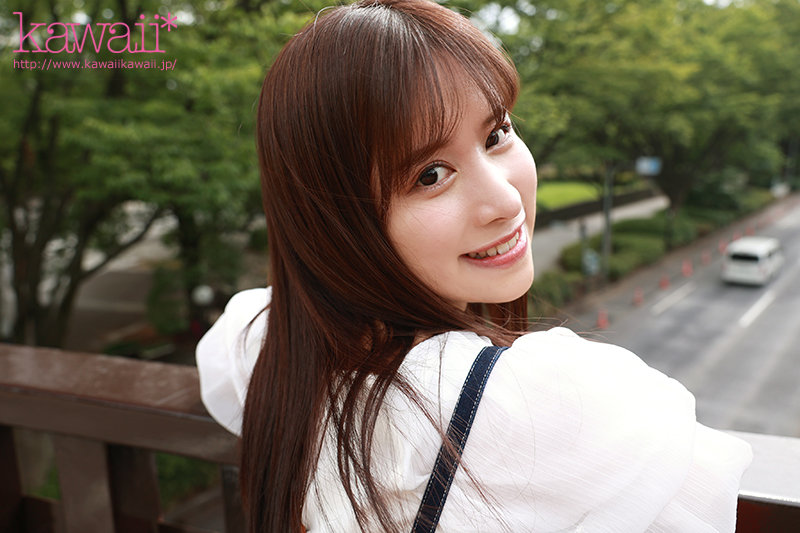 「森玲奈AVデビュー！巨乳美少女の現役女子大生が顔射に挑戦する衝撃作品」のサムネイル