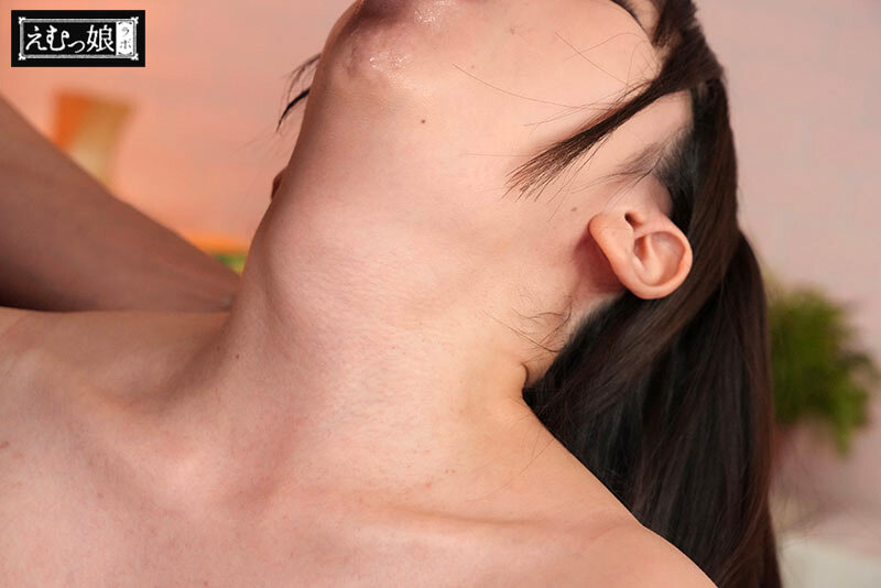 「乃木ちはる初イラマチオ体験！スレンダー美少女M女が極太挑戦する衝撃デビュー作」のサンプル画像3枚目