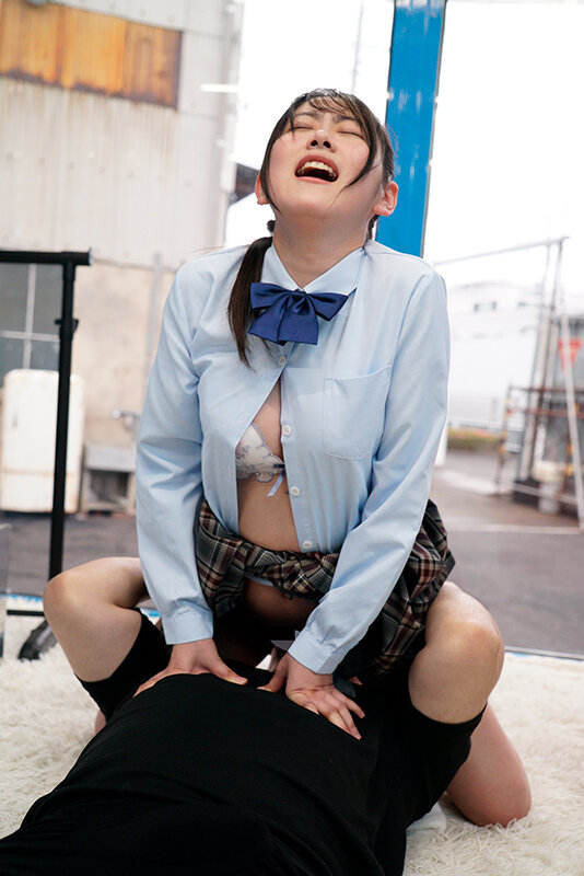 「【美少女JK】初めての顔面騎乗で羞恥の潮吹き体験!スリムな女子校生が恥じらいながら絶頂」のサンプル画像4枚目