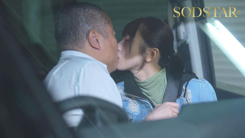 「車中不倫 こんなオジサンでも娘の幼なじみ(19)にコクられて付き合うことになっちゃった!年の差なんと31歳!自宅ガレージで唾液を絡ませ汗ダクでちちくりあう 天神羽衣」のサンプル画像3枚目
