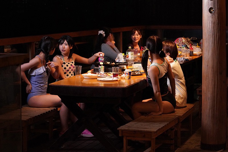 「【ミニ系・微乳美少女】野外露出キャンプで乱交体験！夏の開放的なお漏らしプレイ全記録」のサンプル画像5枚目