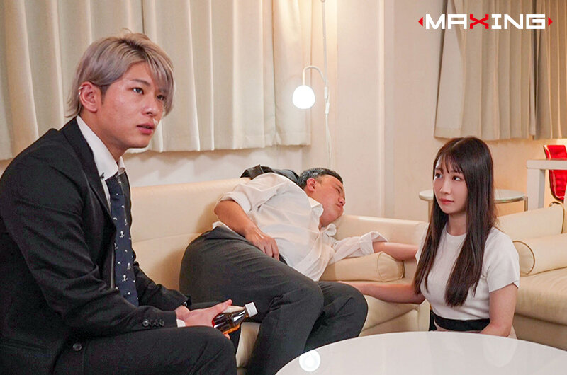 「斉藤帆夏 美乳人妻が夫の部下に寝取られる不倫NTR 自宅で禁断のキスから中出しアクメ」のサムネイル