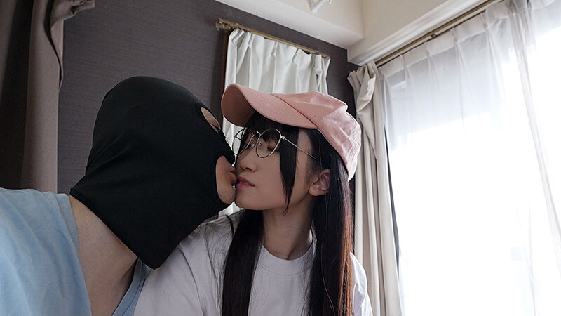 「【素人美女】貧乳スレンダー美少女がハメ撮りフェラでご奉仕する激カワ映像」のサンプル画像1枚目