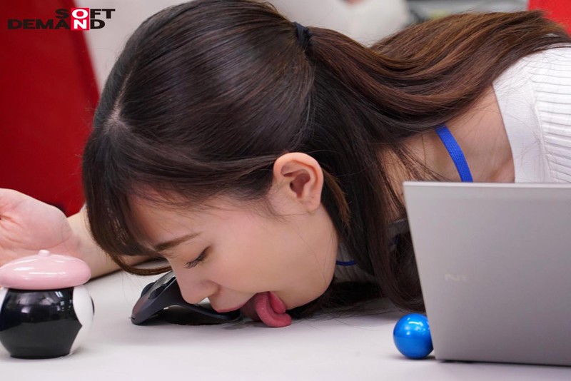 「美谷朱里・黒川すみれら人気女優8名が魅せるOLごっくんフェラ！オフィスで誘惑する美女たち」のサンプル画像2枚目