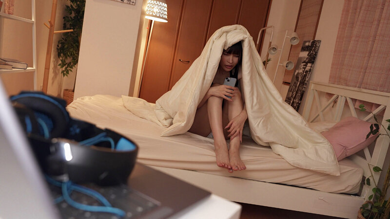 「【胡桃さくら】美乳スレンダー美女が羞恥プレイで完全服従!VR×現実のW調教で悶絶する人気配信者」のサムネイル
